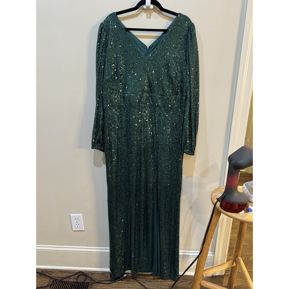 Xscape Long Sleeve Long V-Neck All Over Sequin Gown Hunter Size 18W - Picture 3 of 12